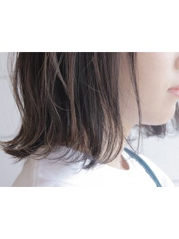 【アドミオカラーで創る透明感カラー♪】外国人風の絶妙な色味でこなれ感をプラス。白髪染めもお任せ◎