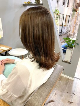 デイジー(Daisy) 外ハネアッシュブラウン