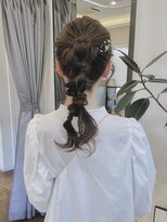 ヘアーアイスカルテット(HAIR ICI QUARTET) ヘアセットツイン編みおろしポニーテール結婚式ドレスヘア