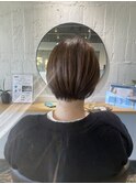 大人ショート　白髪ぼかしハイライト