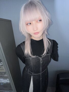 キバ(kva) ▽□□▽ホワイトパール×似合わせウルフカット