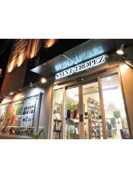 ニューヨーク直輸入の彫刻カットで髪の癖を活かしたスタイルに。乾かすだけでまとまりやすく再現性◎