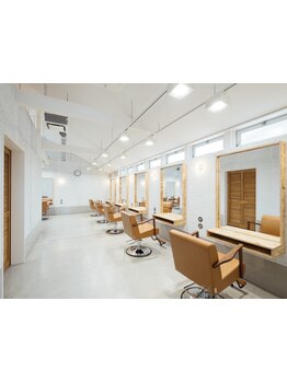 【宇部/駐車場完備◎】ダメージレス施術にこだわり有！厳選薬剤や髪質改善トリートメントで理想の美髪に◎