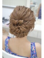 リサ 恵比寿(risa.)&nbsp;波ウェーブのねじりルーズアップ