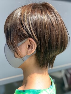 ダブル(W) シンプルショートヘア