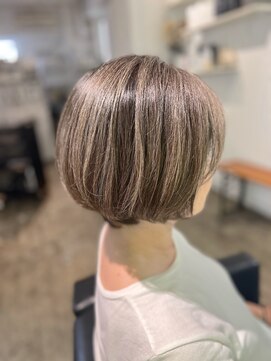 ツムグ 代官山店(TUMUGU) インナーグレージュブルーグレージュ白髪ぼかし×マチルダボブ