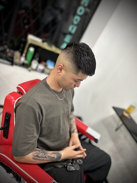 フッドバーバーセントラル(HOOD BARBER CENTRAL) スキンフェード　クロップスタイル