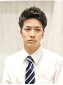 スーツ似合う！爽やかアップバングモテ髪ショート
