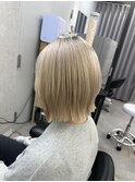 イメチェン/ホワイトブロンド/外ハネボブ/美髪/町田
