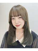 オリーブベージュ　ミディアムレイヤー　顔まわりカット