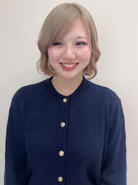 ビューシンサイバシ(VIEW SHINSAIBASHI) ナチュラルボブ前髪イメチェンミルクティーベージュハイトーン