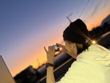 髪は真剣、会話は脱線。笑顔量産系美容師店長です！三枝雄太】