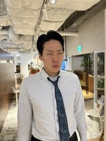 ウノプリールヴァモス(unopulir Vamos)&nbsp;メンズショート短髪七三分けスーツスタイル