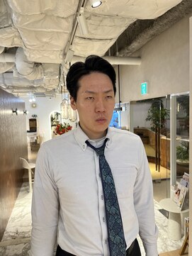 ウノプリールヴァモス(unopulir Vamos) メンズショート短髪七三分けスーツスタイル