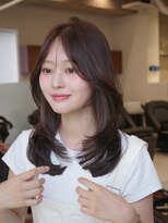 ヴィヴィッド オモテサンドウ(ViViD omotesando)&nbsp;柔らかい雰囲気セミロングレイヤー/グレージュカラー