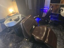 ポッシュ ヘアー(POSH hair)の雰囲気（フルフラットの眠れるシャンプー台♪半個室で落ち着く空間です◎）