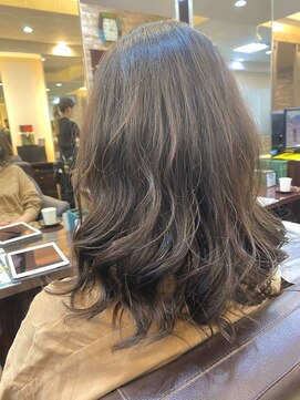 キャラ 池袋本店(CHARA) ベースの長さは変えずにデジパで動きのあるセミロングヘア♪
