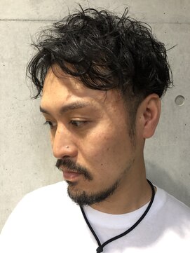 ナゲット(NUGGET) センターパートパーマスタイル