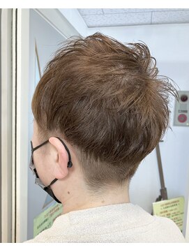 カットハウス はさみの部屋 ベリーショート/マッシュレイヤー/アッシュベージュ/流しバング