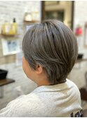 ダブルカラー×グレーシルバー×ショートスタイル