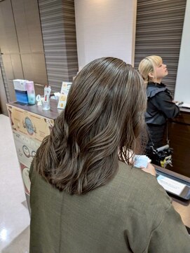 ブルーテーフ(Bleu Terre) 盛岡市本宮 大好評【白髪ぼかしハイライトグレージュ】40代