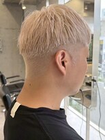 サンクマーケット 渋谷(cinq MARKET)&nbsp;渋谷メンズブリーチカラーハイトーンカラーセンターパート30代