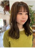 オリーブベージュ