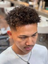 クラシコ(CLASSICO)&nbsp;スパイラルパーマ　ショート　フェード　メンズパーマバーバー