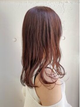 シロ(SiLO) やわらかい揺れ髪に、ほんのり赤みをおさえた透明感ベージュ