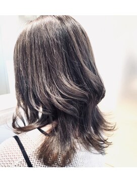 オーラヘアートウキョウ(ola. hair tokyo) 40代50代　大人グレージュカラーミディアムレイヤー
