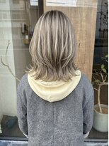 ニコリヘアワークス(nicori hair works) ミディアム×ハイライト×エアリーシアーベージュ3