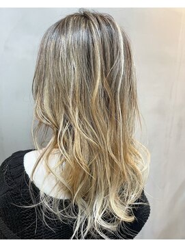 バジオットエイチ(BUZZIoT h) 【脱白髪染めハイライト】白髪率40% バレイヤージュ