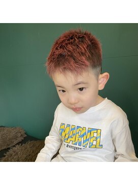 ラクヘアー 上福岡店 かわいいキッズカット刈り上げフェードカラーワックス(レッド)