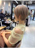 【mee.】ヤジマ　ハイトーンショート　ミルクティーベージュ