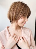 20代30代大人可愛いアッシュベージュくびれボブ耳掛け透明感
