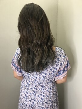 ルッソ チアロ(Lusso chiaro) 透明感カラー×グレーアッシュ