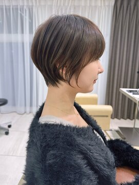 アンド ストーリーズ(&STORIES) 前髪あり耳掛け丸みくびれ大人ショートボブ20代30代40代50代＊