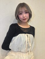 ソレイユトウキョウシブヤ(SOLEIL TOKYO shibuya)&nbsp;ショート顔周りレイヤーくびれヘアブリーチオリーブグレージュ