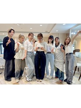 【女性スタイリスト多数】女性ならではのセンスで魅力を引き出すので、初めてでも居心地良く過ごせる♪