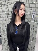 余裕が滲む“艶ストレートレイヤー