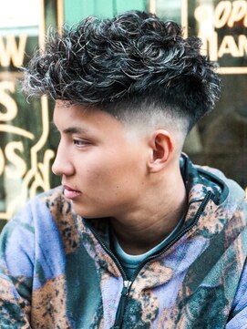 プロショップウェーブ セカンド(PRO SHOP WAVE II) スペインカール/テーパーフェード/メンズパーマ/フェザーパーマ