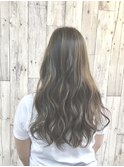 バイレヤージュで、メッシュの入った、透明感のあるアッシュ