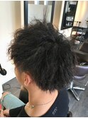 ワイルドな男らしいツイストパーマ