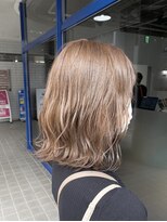 ジーニー 横浜(giinii) giinii横浜_渋谷良太_ベージュ_ゆるふわ_切りっぱなしボブ
