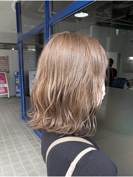 ジーニー 横浜(giinii) giinii横浜_渋谷良太_ベージュ_ゆるふわ_切りっぱなしボブ