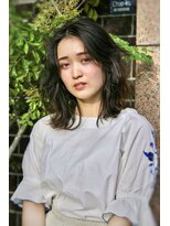 スイート(Suite)&nbsp;抜け感ヘルシーミディ×センターパート