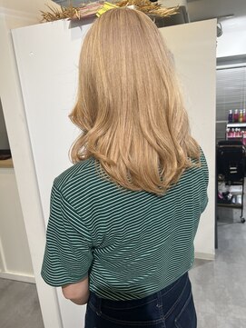 ピヨン 心斎橋(piLLon) ホワイトベージュ