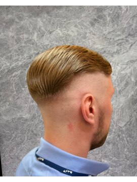 リバティシェアバーバー 銀座2nd(LIBERTY SHARE BARBER) イケおじ感MAX！七三フェード