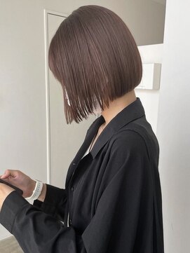 エイチ(811) グレージュハンサムショートレイヤーカットセミロングボブヘア