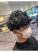 メンズトレンドヘア ホワイトメッシュ×ツーブロックショート